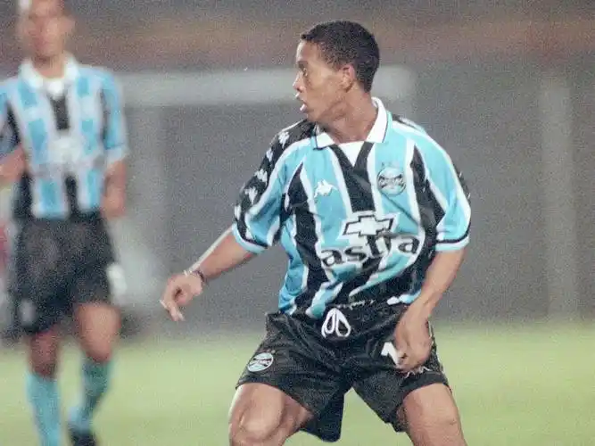 始涉足体育 始涉足体育