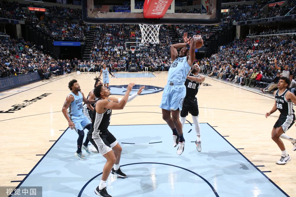 根據合約條 根據合約條